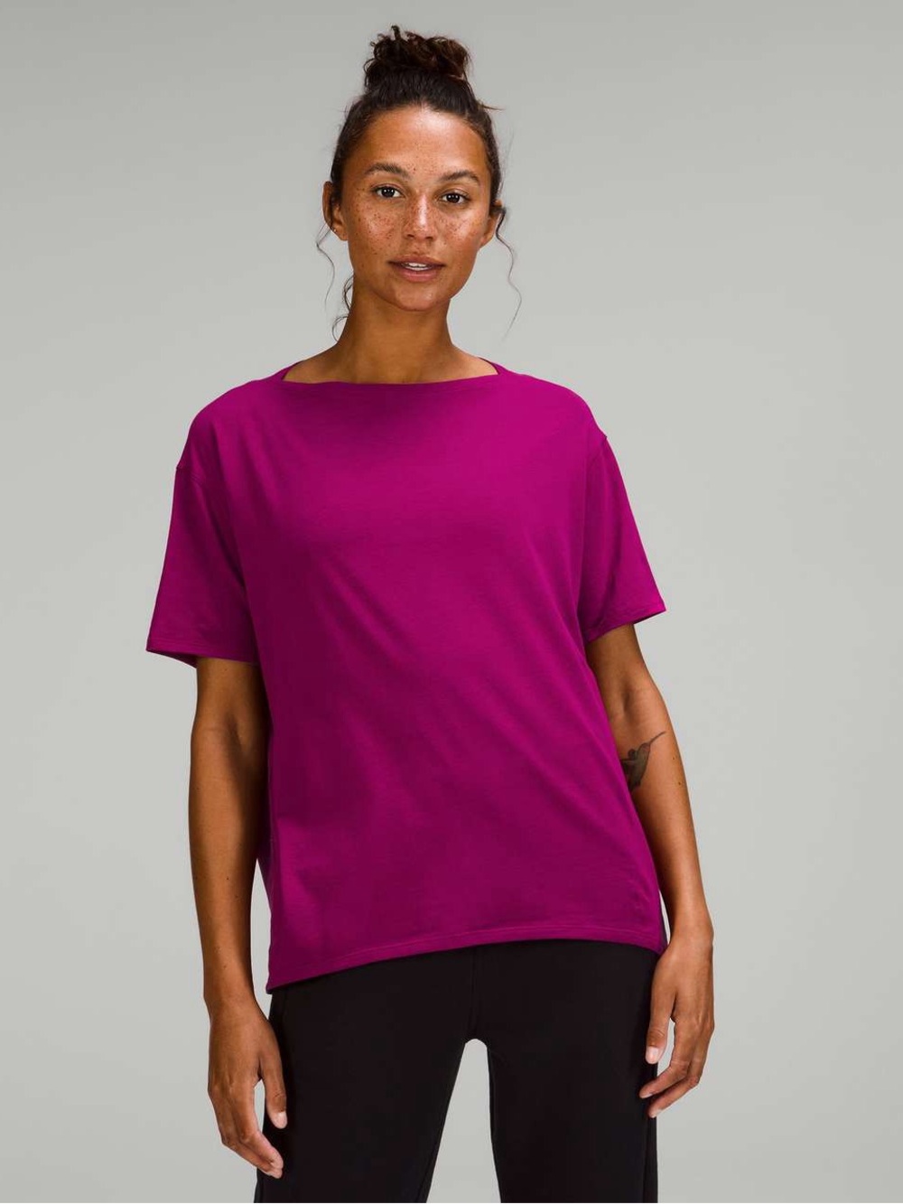 Lululemon /// Women’s Back in Action Short Sleeve Shirt - Magenta Purple - Picture 2 of 9